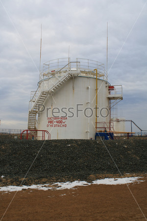 Storage. The inscription on the Russian. Produced water. Flammable. ???-vertical steel tank.