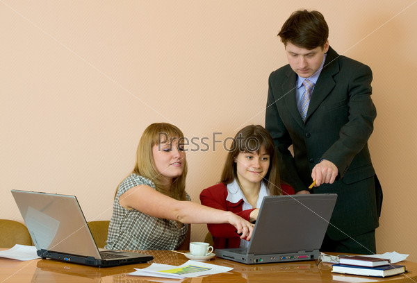 Girls sitting at a desktop and their chief