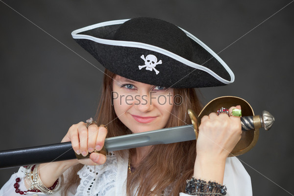 The young woman the pirate gets a sabre from a sheath