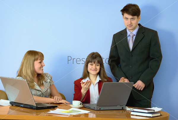 Girls sitting at a desktop and their chief