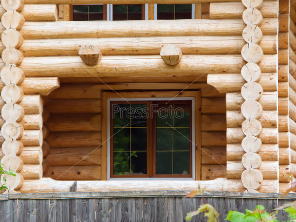 Деревянный бревенчатый дом