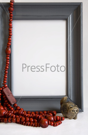 Grey frame with red beads and stone cat