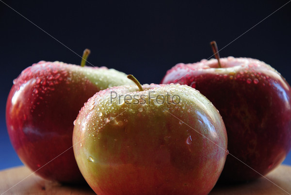 Мытые яблоки