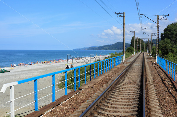 Железная дорога вдоль побережья
