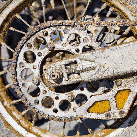 Rear wheel of motorcycle with chain