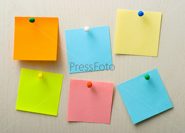 Post it notes and pins
