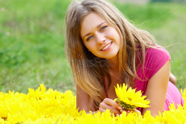 Photo of pretty girl with sunflower looking at camera on sunny day