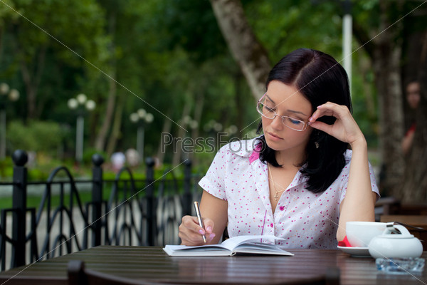 Girl with notepad in cafe