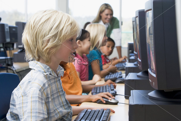 Kindergarten children learning to use computers
