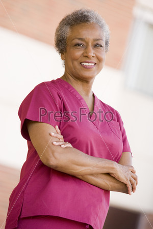 Портрет темнокожей медсестры