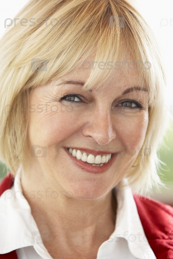 Portrait Of Middle Aged Woman Smiling At Camera - Stock Image - Everypixel