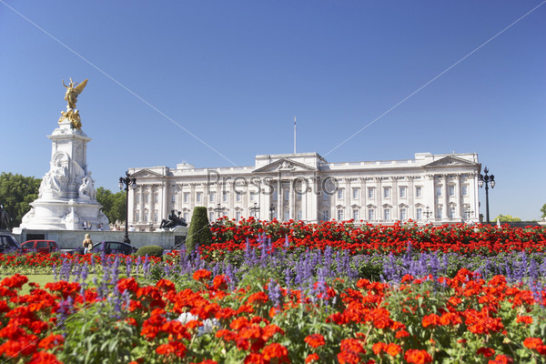 Buckingham Palace With Flowers Blooming In The Queen\'s Garden, L