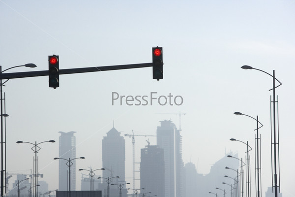 Светофоры на фоне Дубайских небоскребов