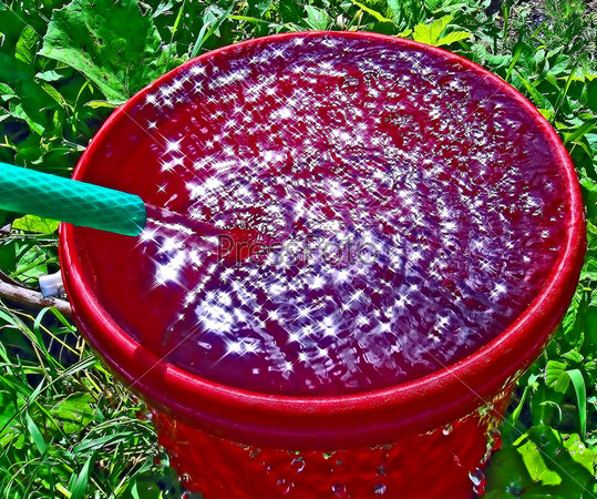 streem of water from hose in pail