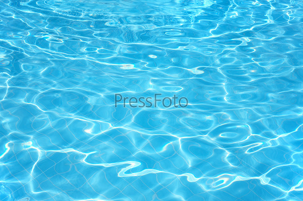 Голубая поверхность воды в бассейне