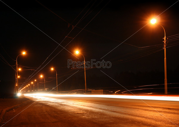 Ночная дорога с фонарями