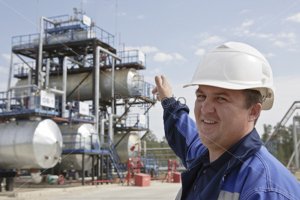 The engineer specifies on industrial oil and gas refinery in Sib