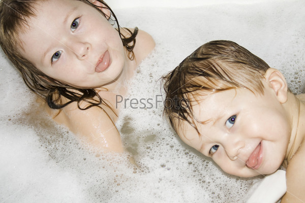 Two children bathe in the bath
