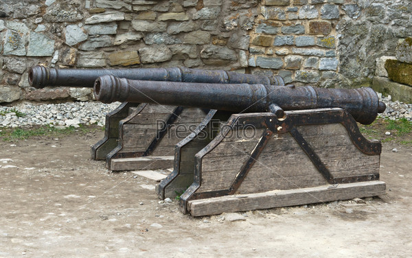 Antique guns in the museum of the old fortress
