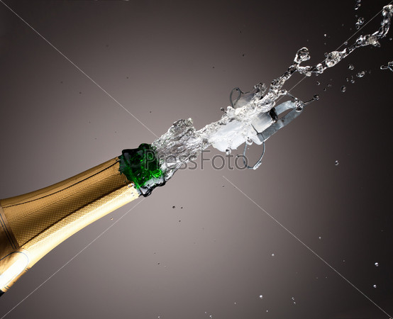 Openning champagne bottle