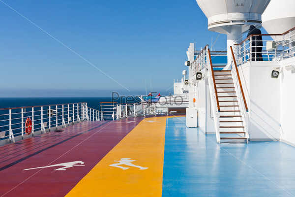 Jogging tracks in recreation area on cruise liner