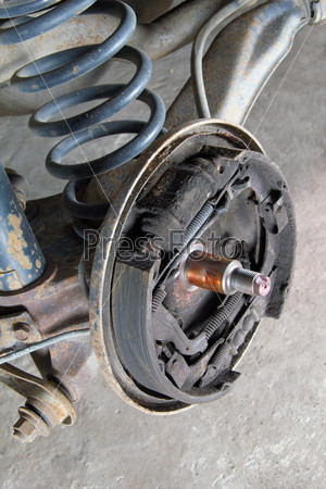 Old brake pads and cylinder brake drum