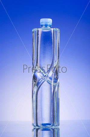 Бутылка воды как концепция здорового питания