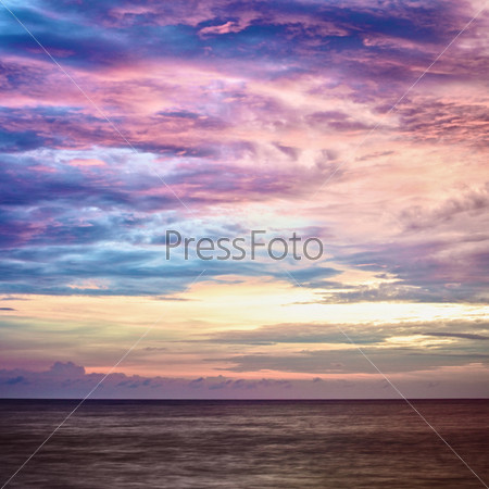 Красивый закат над Андаманским морем в Таиланде