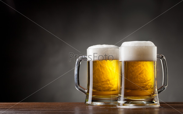 Две кружки  пива