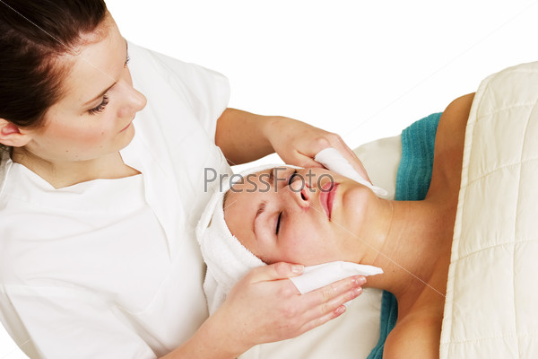 Молодая женщина на процедуре в спа-салоне