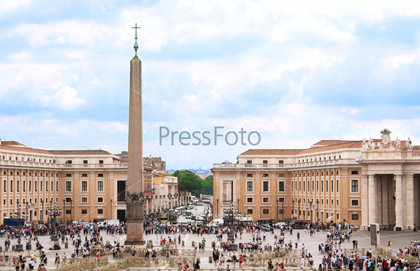 Saint Peters Square, Vatican, Rome, Italy
