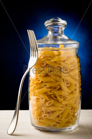 Glass bowl with pasta