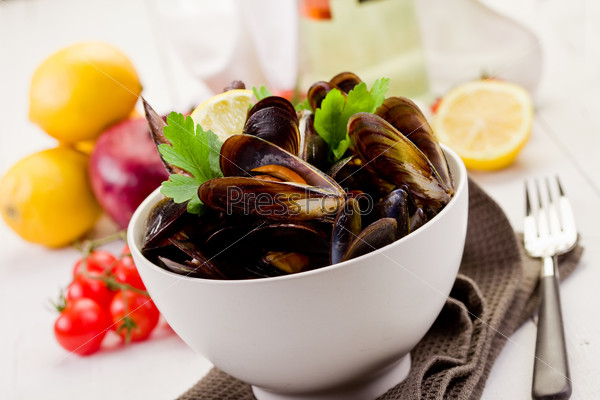 delicious italian fish dish made with mussels and white wine