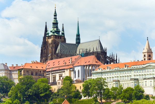 Prague Castle (Residence of the Bohemian princes and kings , after 1918 of the Presidents of the republic) and St Vitus Cathedral. Czech Republic.