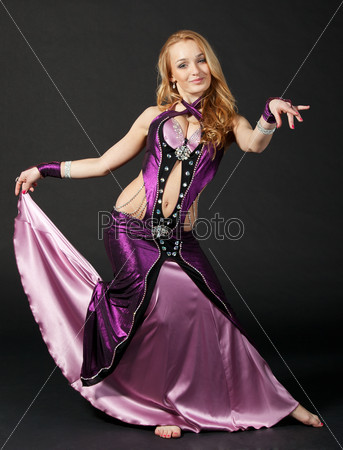 woman is dancing the oriental danc