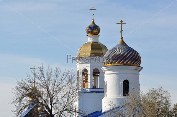Купол православной церкви на границе между Европой и Азией