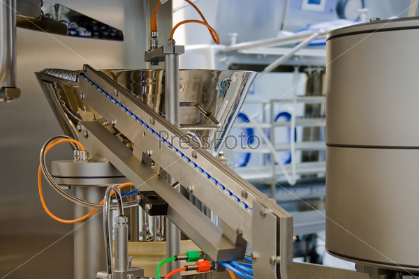 Production of medicines, part of a closing machine