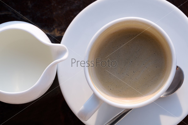 Чашка кофе и молока