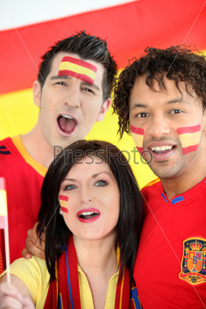 Friends supporting the Spanish soccer team