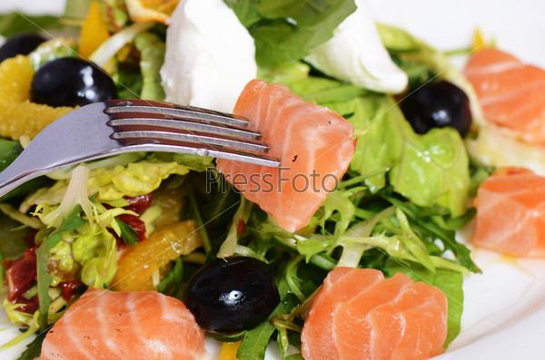 Salad with salmon and mascarpone cheese, pomelo leaves and lettuce. The restaurant dish