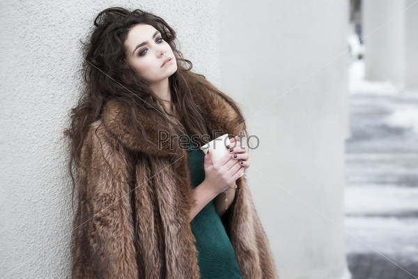 Breaktime. Attractive Thoughtful Woman holding Coffee Cup and Relaxing