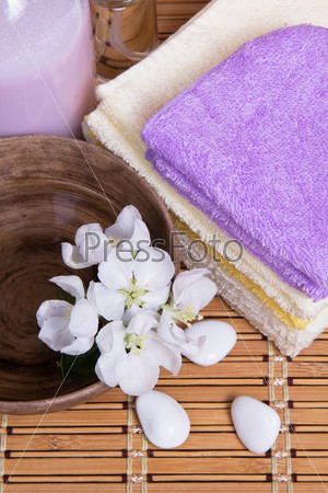 White and lavender towels, flowers apple