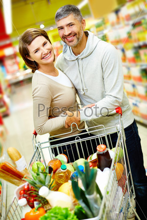Пара в супермаркете