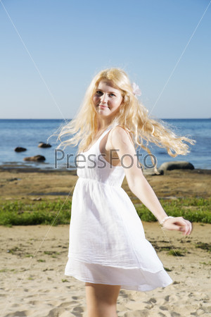 Rotating woman with white flower in hairs