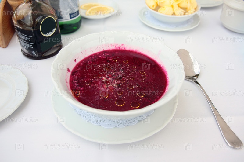 Холодный борщ с гранатовыми семенами - Stock Image - Everypixel