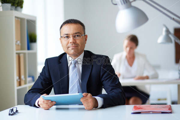Formally dressed businesspeople planning work in office