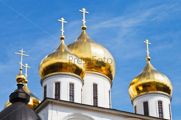 Золотые купола русской церкви