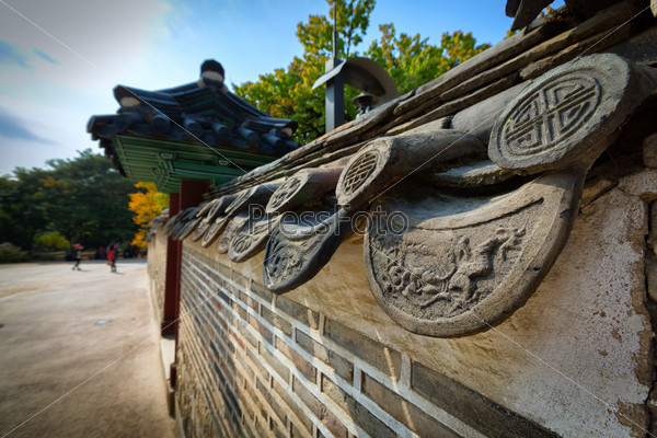 The palace walls of Changgyeonggung Palace, Seoul, South Korea. Originally the Summer Palace of the Goryeo Emperor, it later became one of the Five Grand Palaces of the Joseon Dynasty