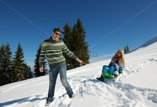 Семья на зимних каникулах
