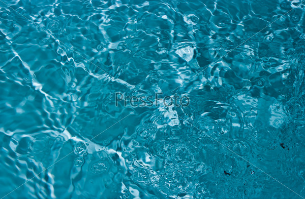 Circles, ripples and reflections of light on the clear water